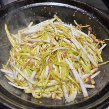 生焗砂锅韭黄