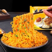鲜香馋香辣火鸡面酱包小龙虾拌面咸蛋黄拌面调味酱韩太火鸡面混装
