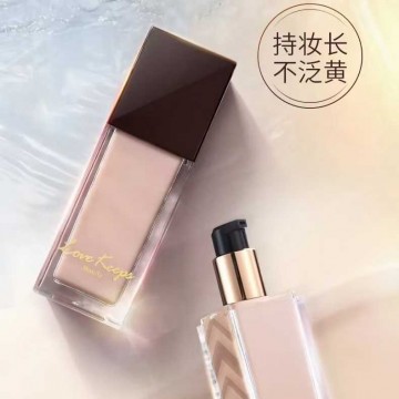 妆养合一轻妆上阵 打造理想光泽奶油肌 持妆长 不泛黄