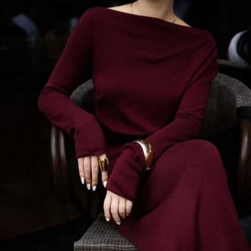 芮纳搭配女士商务休闲套装酒红色