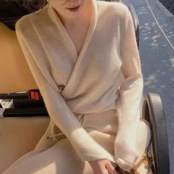 服装服饰批发零售郑州芮纳女装搭配上衣毛衣秋装冬装