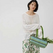 白色夏季长袖搭配花色裙子优雅知性尽显白领女性魅力