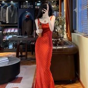 法式红色长裙子2025新款气质V领针织连衣裙夏款优雅知性显瘦