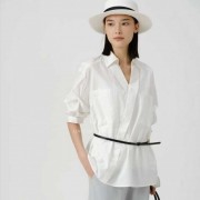 时尚帽子搭配白色短袖衬衣搭配商务休闲裤子白领女性必选