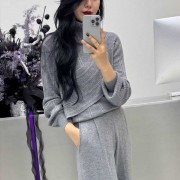 女士套装收腰上衣斜肩卫衣搭配高腰显瘦阔腿裤尽显优雅