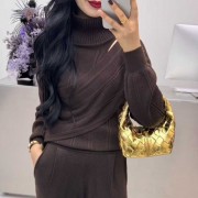 毛衣搭配宽松阔腿裤舒适时尚办公室白领女性选择