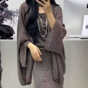 秋冬针织女士宽松外套穿搭显瘦长裙轻盈优雅