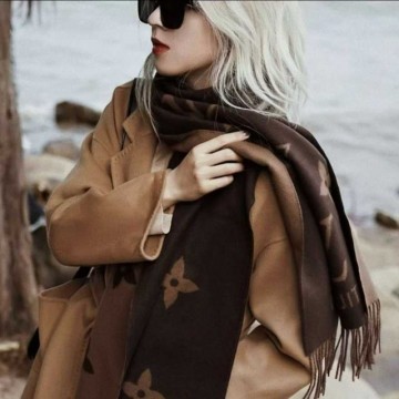 针织品披肩围脖冬天必备保暖防风服装搭配