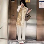 针织品披肩围脖冬天必备保暖防风服装搭配