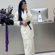 白领女性商务休闲套装白色西装搭配裙子腰带尽显优雅