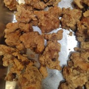 油炸食品油炸小酥肉炸鸡块炸鸡腿炸鸡翅肉制品特色小吃