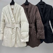 新款高品质羽绒服女士外套防寒保暖衣服冬季出行穿搭