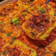 爆汁爆浆豆腐香煎豆腐撒料刷料秘制豆腐商用冻品批发加热即食
