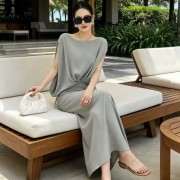 纯色修身连衣裙长款简约舒适衣裳衣服女性服饰时尚穿搭