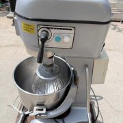 打蛋机搅拌机回收和面机回收郑州食品机械回收面点机械出售