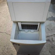 贝盈制冰机型号:BY-220F公司办公室家用小型制冰机